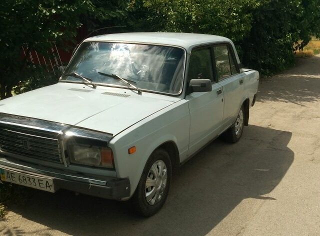 Серый ВАЗ 2107, объемом двигателя 1.5 л и пробегом 1000 тыс. км за 381 $, фото 3 на Automoto.ua