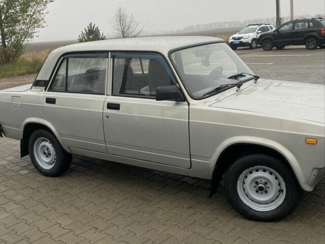 Серый ВАЗ 2107, объемом двигателя 1.5 л и пробегом 330 тыс. км за 1800 $, фото 1 на Automoto.ua