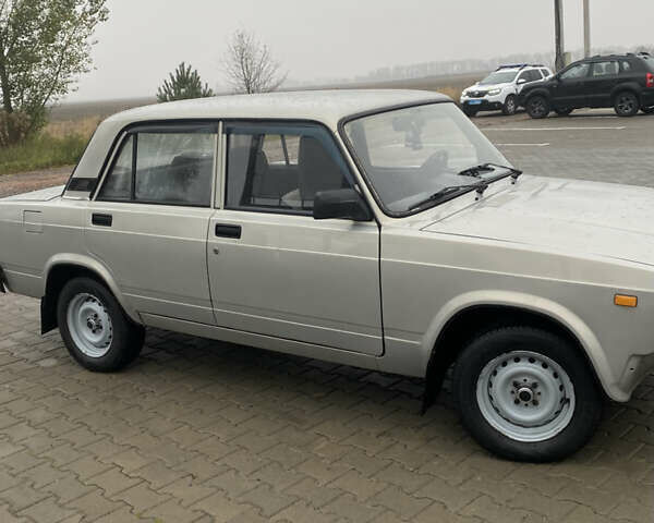 Серый ВАЗ 2107, объемом двигателя 1.45 л и пробегом 330 тыс. км за 1800 $, фото 1 на Automoto.ua