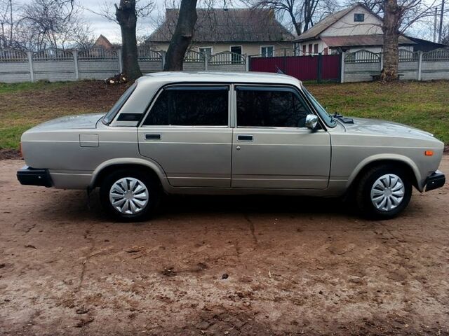 Серый ВАЗ 2107, объемом двигателя 1.5 л и пробегом 160 тыс. км за 1500 $, фото 3 на Automoto.ua