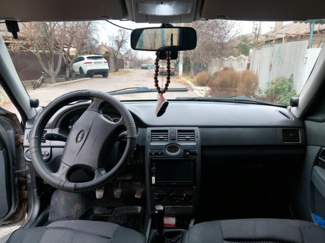 Серый ВАЗ 2107, объемом двигателя 1.6 л и пробегом 198 тыс. км за 1800 $, фото 5 на Automoto.ua