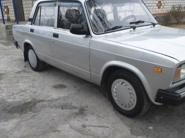 Серый ВАЗ 2107, объемом двигателя 1.5 л и пробегом 65 тыс. км за 900 $, фото 1 на Automoto.ua