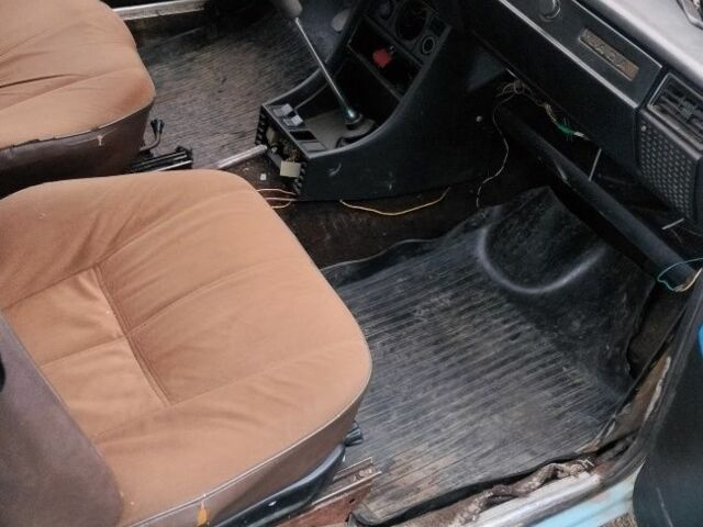 Синий ВАЗ 2107, объемом двигателя 1.3 л и пробегом 342 тыс. км за 332 $, фото 3 на Automoto.ua