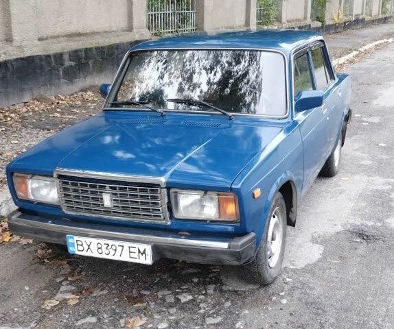 Синий ВАЗ 2107, объемом двигателя 1.5 л и пробегом 2 тыс. км за 1100 $, фото 1 на Automoto.ua