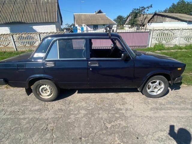 Синий ВАЗ 2107, объемом двигателя 1 л и пробегом 250 тыс. км за 400 $, фото 2 на Automoto.ua