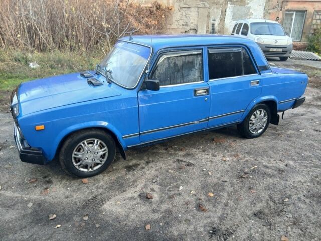 ВАЗ 2107 1984 в Славянске на Automoto.ua Синий ВАЗ 2107, объемом двигателя 1.6 л и пробегом 134 тыс. км за 666 $, фото 1 на Automoto.ua