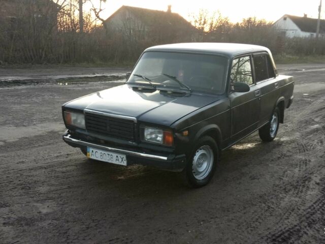 Синий ВАЗ 2107, объемом двигателя 1.3 л и пробегом 330 тыс. км за 396 $, фото 2 на Automoto.ua