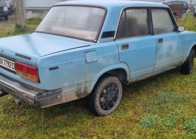 Синий ВАЗ 2107, объемом двигателя 1.5 л и пробегом 289 тыс. км за 770 $, фото 4 на Automoto.ua