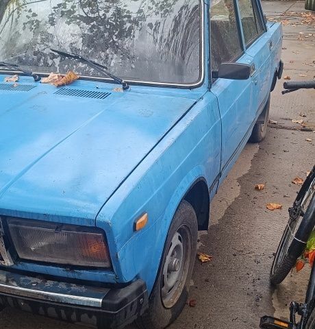 Синий ВАЗ 2107, объемом двигателя 1 л и пробегом 12 тыс. км за 310 $, фото 3 на Automoto.ua