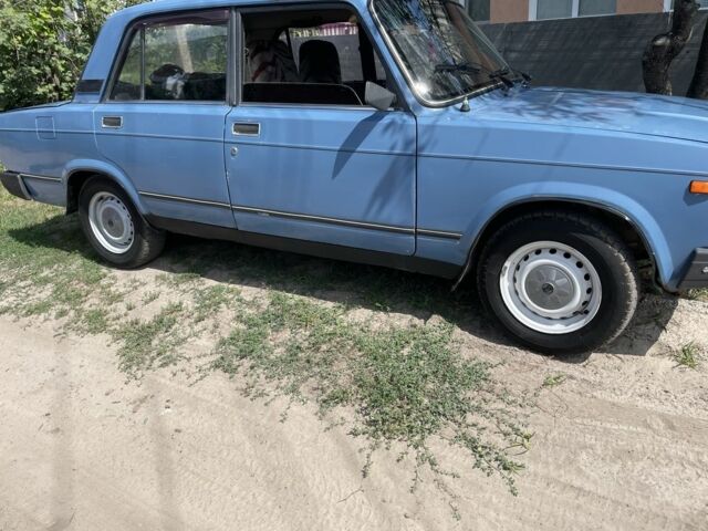 Синий ВАЗ 2107, объемом двигателя 1.6 л и пробегом 300 тыс. км за 899 $, фото 1 на Automoto.ua