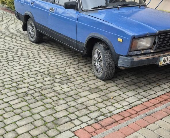 ВАЗ 2107 1990 в Иршава на Automoto.ua Синий ВАЗ 2107, объемом двигателя 0 л и пробегом 77 тыс. км за 287 $, фото 2 на Automoto.ua