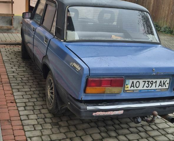 ВАЗ 2107 1990 в Иршава на Automoto.ua Синий ВАЗ 2107, объемом двигателя 0 л и пробегом 77 тыс. км за 287 $, фото 3 на Automoto.ua