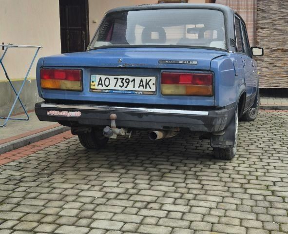 ВАЗ 2107 1990 в Иршава на Automoto.ua Синий ВАЗ 2107, объемом двигателя 0 л и пробегом 77 тыс. км за 287 $, фото 1 на Automoto.ua