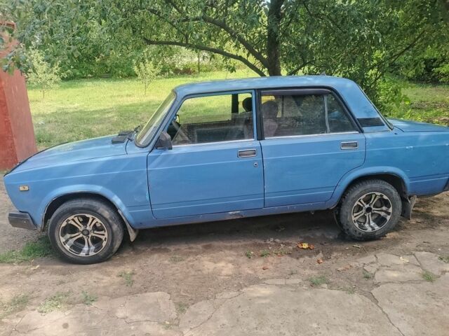 ВАЗ 2107 1990 в Смеле на Automoto.ua Синий ВАЗ 2107, объемом двигателя 0 л и пробегом 88 тыс. км за 595 $, фото 1 на Automoto.ua