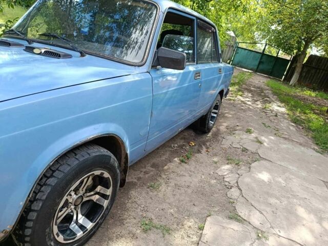 ВАЗ 2107 1990 в Смеле на Automoto.ua Синий ВАЗ 2107, объемом двигателя 0 л и пробегом 88 тыс. км за 595 $, фото 5 на Automoto.ua