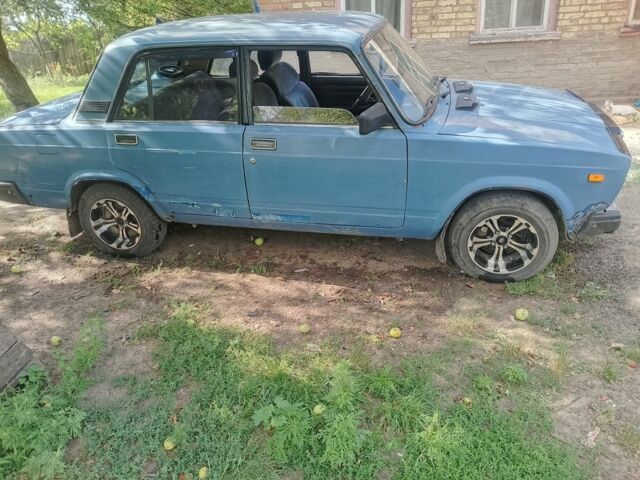 ВАЗ 2107 1990 в Смеле на Automoto.ua Синий ВАЗ 2107, объемом двигателя 0 л и пробегом 88 тыс. км за 595 $, фото 7 на Automoto.ua