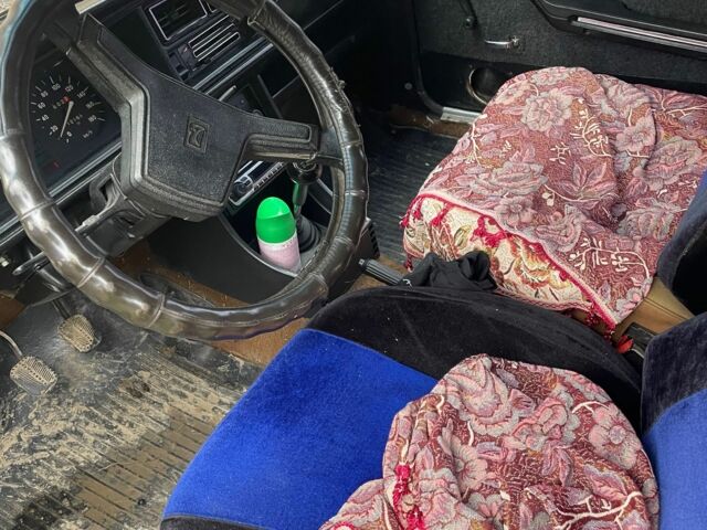 Синий ВАЗ 2107, объемом двигателя 1.5 л и пробегом 150 тыс. км за 650 $, фото 4 на Automoto.ua