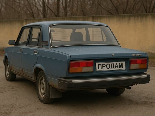 ВАЗ 2107 1990 в Киеве на Automoto.ua Синий ВАЗ 2107, объемом двигателя 0 л и пробегом 2 тыс. км за 300 $, фото 1 на Automoto.ua