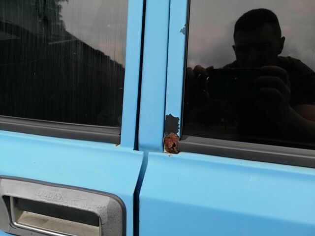 Синий ВАЗ 2107, объемом двигателя 1.5 л и пробегом 120 тыс. км за 598 $, фото 2 на Automoto.ua