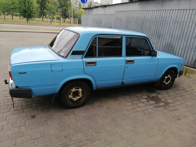 Синий ВАЗ 2107, объемом двигателя 1.5 л и пробегом 120 тыс. км за 598 $, фото 3 на Automoto.ua