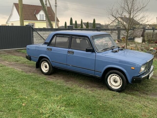 Синий ВАЗ 2107, объемом двигателя 1.5 л и пробегом 250 тыс. км за 650 $, фото 3 на Automoto.ua