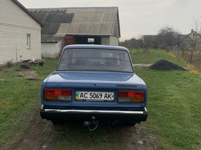 Синий ВАЗ 2107, объемом двигателя 1.5 л и пробегом 250 тыс. км за 650 $, фото 2 на Automoto.ua