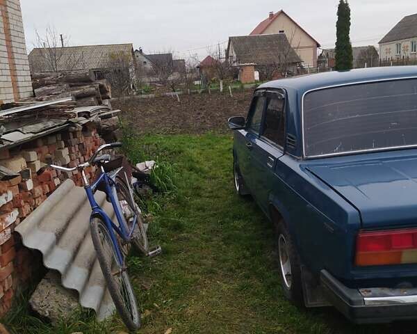 Синий ВАЗ 2107, объемом двигателя 1.5 л и пробегом 30 тыс. км за 1150 $, фото 4 на Automoto.ua