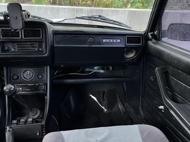 Синий ВАЗ 2107, объемом двигателя 1.5 л и пробегом 300 тыс. км за 1200 $, фото 5 на Automoto.ua