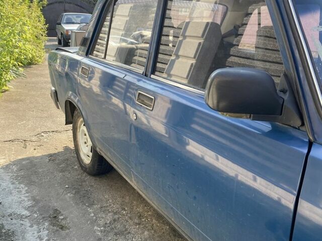 ВАЗ 2107 2001 в Черновцах на Automoto.ua Синий ВАЗ 2107, объемом двигателя 1.6 л и пробегом 155 тыс. км за 692 $, фото 2 на Automoto.ua