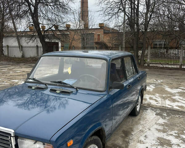 Синий ВАЗ 2107, объемом двигателя 1.5 л и пробегом 180 тыс. км за 1250 $, фото 1 на Automoto.ua