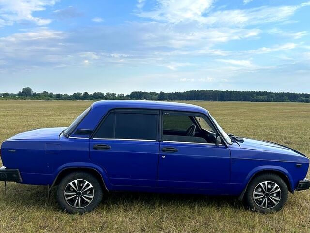 Синий ВАЗ 2107, объемом двигателя 1.5 л и пробегом 200 тыс. км за 1000 $, фото 4 на Automoto.ua
