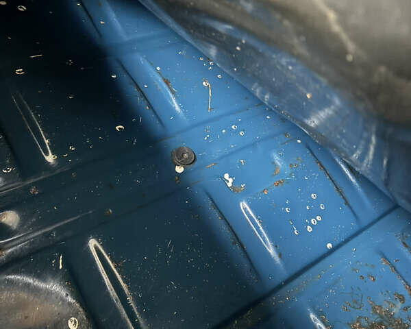 Синий ВАЗ 2107, объемом двигателя 1.5 л и пробегом 180 тыс. км за 1250 $, фото 3 на Automoto.ua