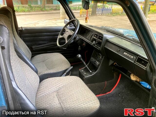 Синий ВАЗ 2107, объемом двигателя 1.5 л и пробегом 300 тыс. км за 950 $, фото 5 на Automoto.ua