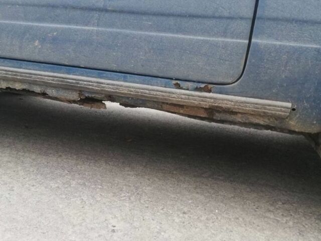 Синий ВАЗ 2107, объемом двигателя 1.5 л и пробегом 300 тыс. км за 618 $, фото 2 на Automoto.ua