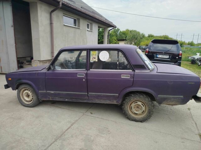 Синий ВАЗ 2107, объемом двигателя 1.7 л и пробегом 200 тыс. км за 550 $, фото 1 на Automoto.ua