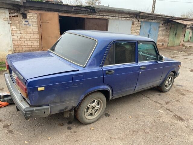 Синий ВАЗ 2107, объемом двигателя 1.5 л и пробегом 200 тыс. км за 900 $, фото 4 на Automoto.ua