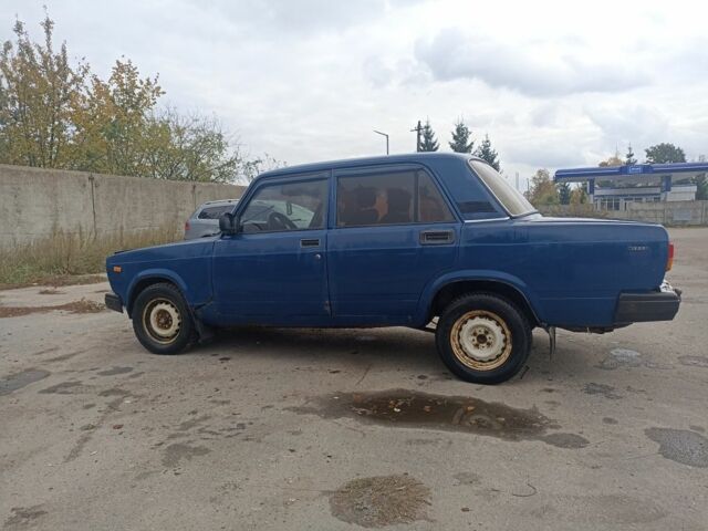 ВАЗ 2107 2004 в Черняхове на Automoto.ua Синий ВАЗ 2107, объемом двигателя 0 л и пробегом 31 тыс. км за 800 $, фото 4 на Automoto.ua