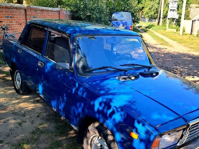 Синий ВАЗ 2107, объемом двигателя 1.5 л и пробегом 150 тыс. км за 1150 $, фото 2 на Automoto.ua