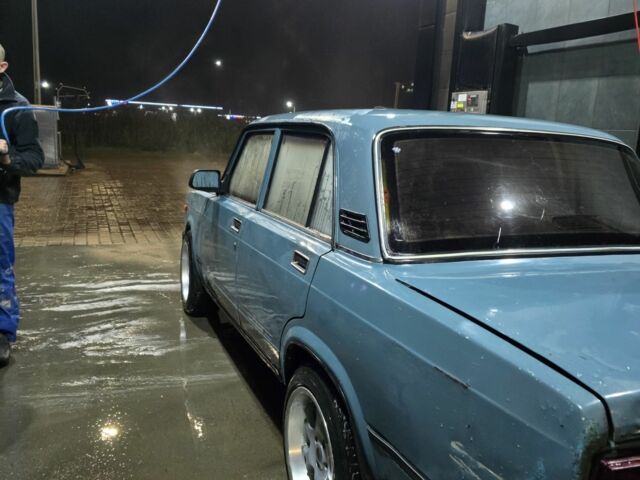 Синий ВАЗ 2107, объемом двигателя 1.6 л и пробегом 200 тыс. км за 1150 $, фото 4 на Automoto.ua