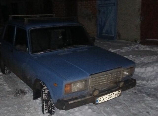 Синий ВАЗ 2107, объемом двигателя 1.5 л и пробегом 350 тыс. км за 903 $, фото 2 на Automoto.ua