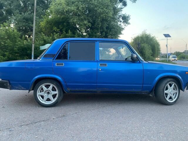 Синий ВАЗ 2107, объемом двигателя 2 л и пробегом 80 тыс. км за 800 $, фото 2 на Automoto.ua
