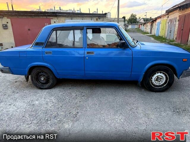 Синий ВАЗ 2107, объемом двигателя 1.5 л и пробегом 600 тыс. км за 700 $, фото 4 на Automoto.ua