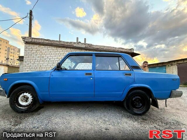 Синий ВАЗ 2107, объемом двигателя 1.5 л и пробегом 600 тыс. км за 700 $, фото 2 на Automoto.ua