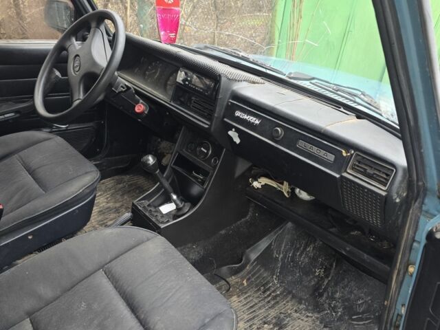 Синий ВАЗ 2107, объемом двигателя 1.6 л и пробегом 200 тыс. км за 1150 $, фото 6 на Automoto.ua