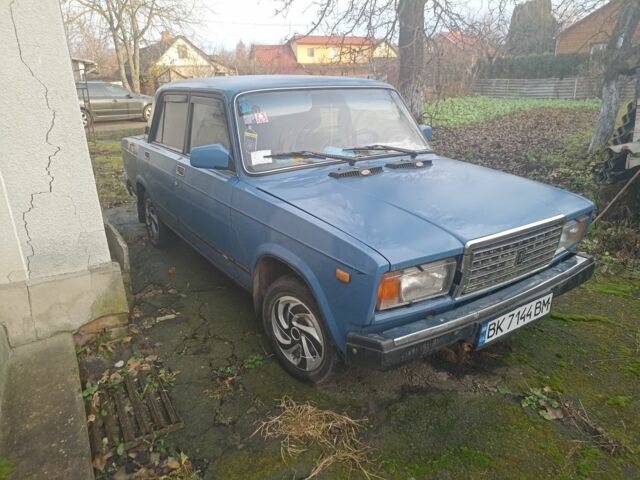 Синий ВАЗ 2107, объемом двигателя 1.5 л и пробегом 100 тыс. км за 1100 $, фото 3 на Automoto.ua