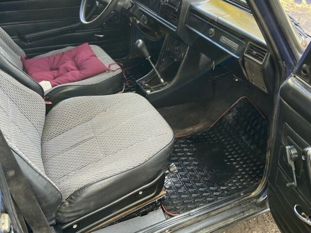 ВАЗ 2107 2005 у Славянске на Automoto.ua Синій ВАЗ 2107, об'ємом двигуна 1.5 л та пробігом 76 тис. км за 723 $, фото 3 на Automoto.ua