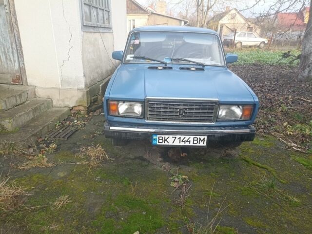 Синий ВАЗ 2107, объемом двигателя 1.5 л и пробегом 100 тыс. км за 1100 $, фото 1 на Automoto.ua