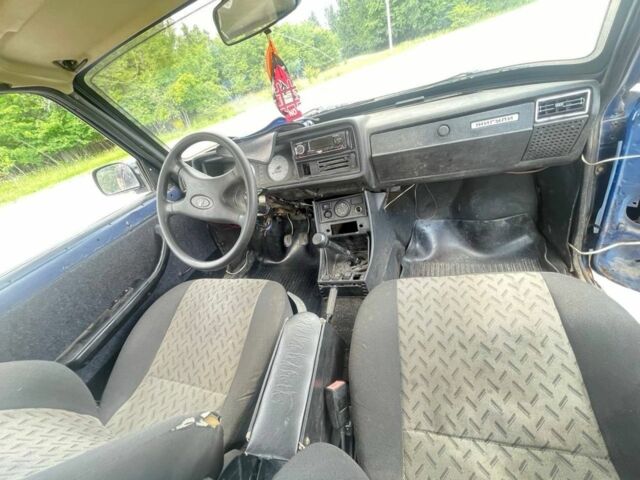 Синий ВАЗ 2107, объемом двигателя 1.5 л и пробегом 100 тыс. км за 596 $, фото 6 на Automoto.ua