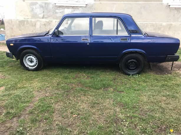 Синий ВАЗ 2107, объемом двигателя 1.5 л и пробегом 253 тыс. км за 476 $, фото 2 на Automoto.ua