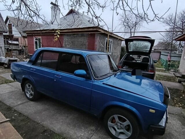 Синий ВАЗ 2107, объемом двигателя 1.5 л и пробегом 90 тыс. км за 1100 $, фото 2 на Automoto.ua